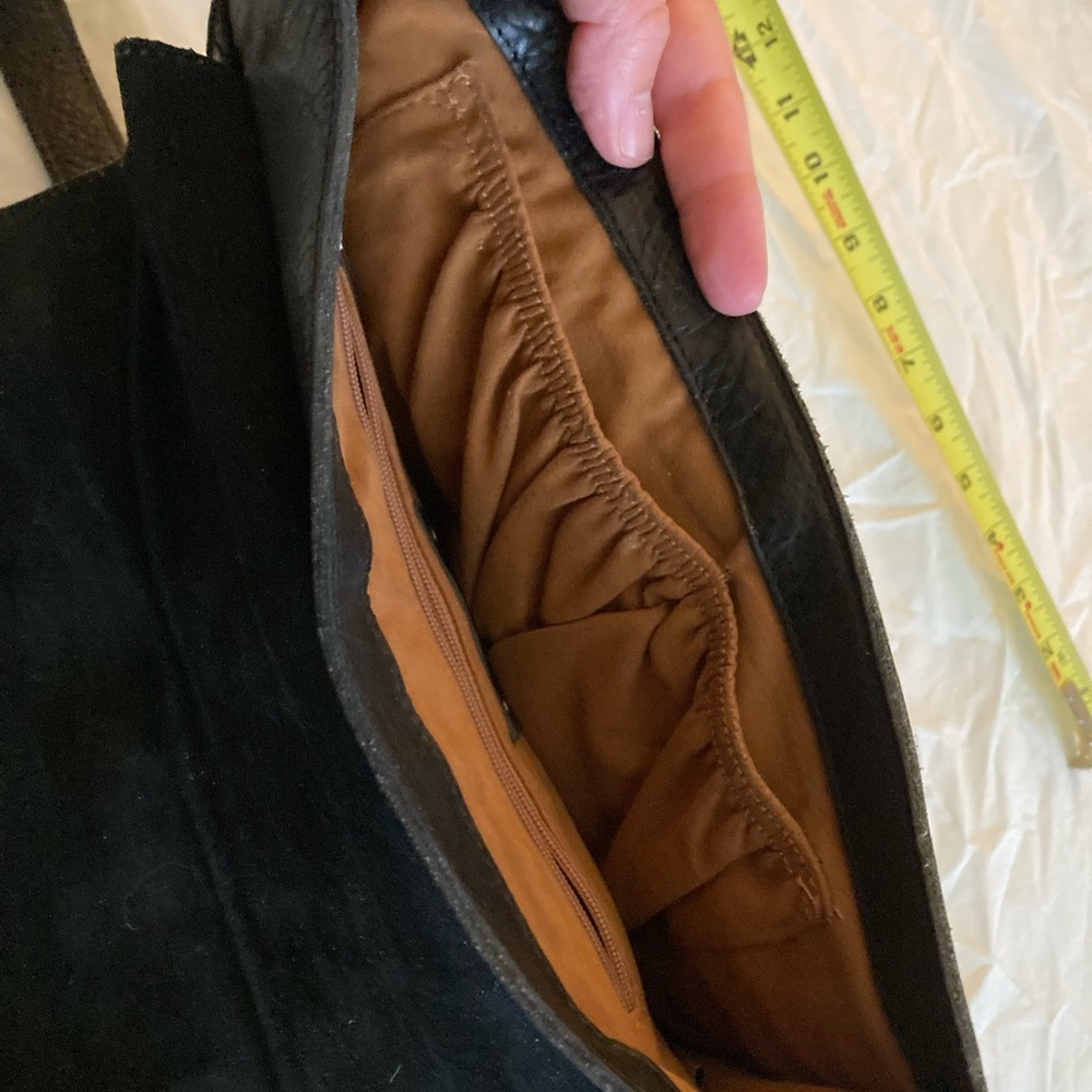 Patricia Nash black shoulder bag.  Great condition, pockets.  Adjustable strap​ - Picture 13 of 14